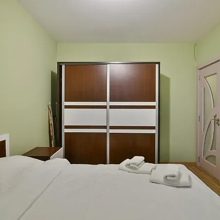 Urban Retreat In The Heart Of דירה
