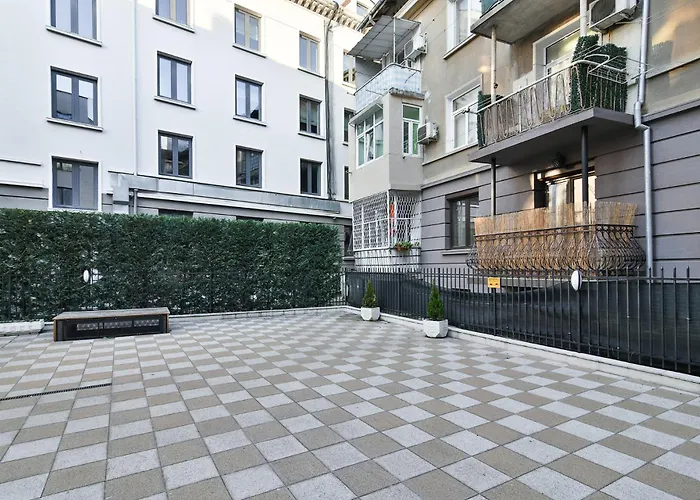 Urban Retreat In The Heart Of Apartment Warna